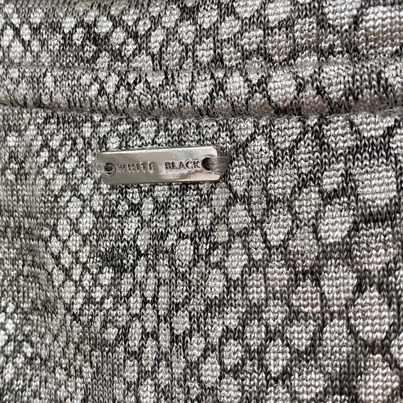 White House Black Market - Metallic-Print V-Neck Tee Size Large. - Picture 14 of 16